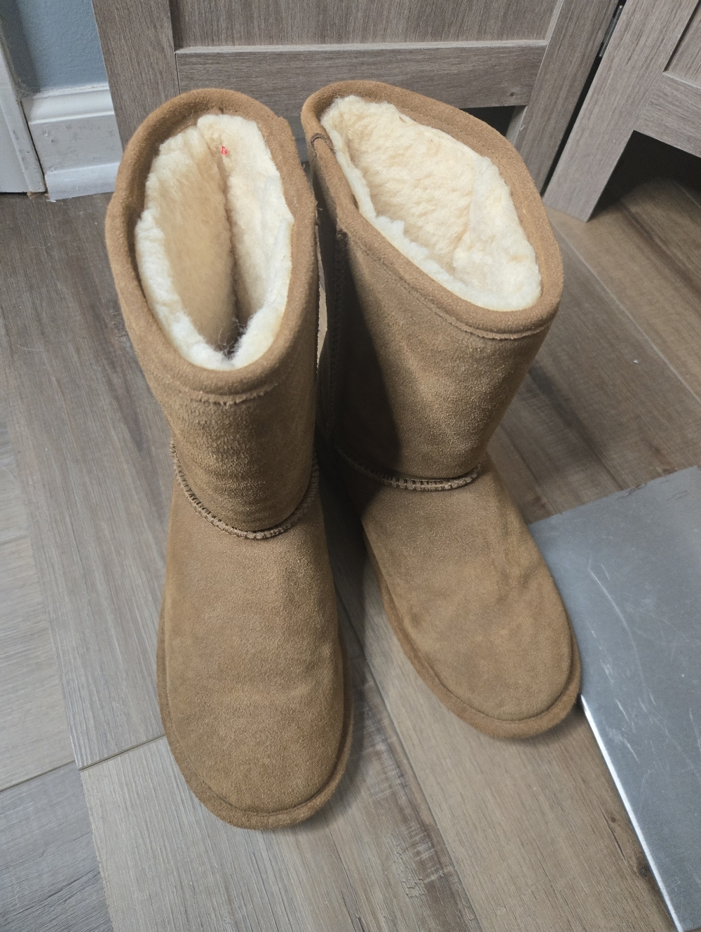 Bearpaw Tan Winter Boots Women’s 8 Paid 90$